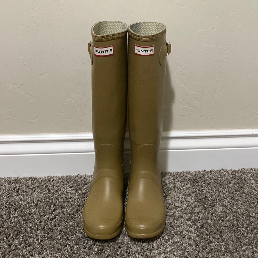 Tall tan hunter boots